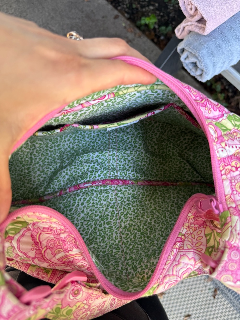 Vera Bradley Petal Pink Cargo
Sling - Picture 5 of 13